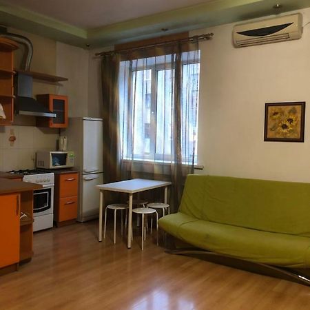 Квартира-Студия На Котляра ハルキウ エクステリア 写真
